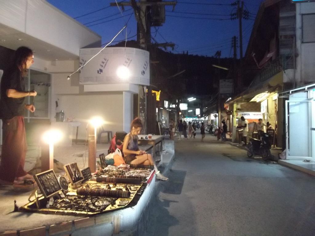 Sleep Tight Hostel At Koh Phangan Haad Rin Exterior photo